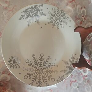 Elegant Snowflake Dinner Plate. New